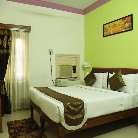 Rnb Select Vijay Delux Hotel Sultanpur  Exterior photo
