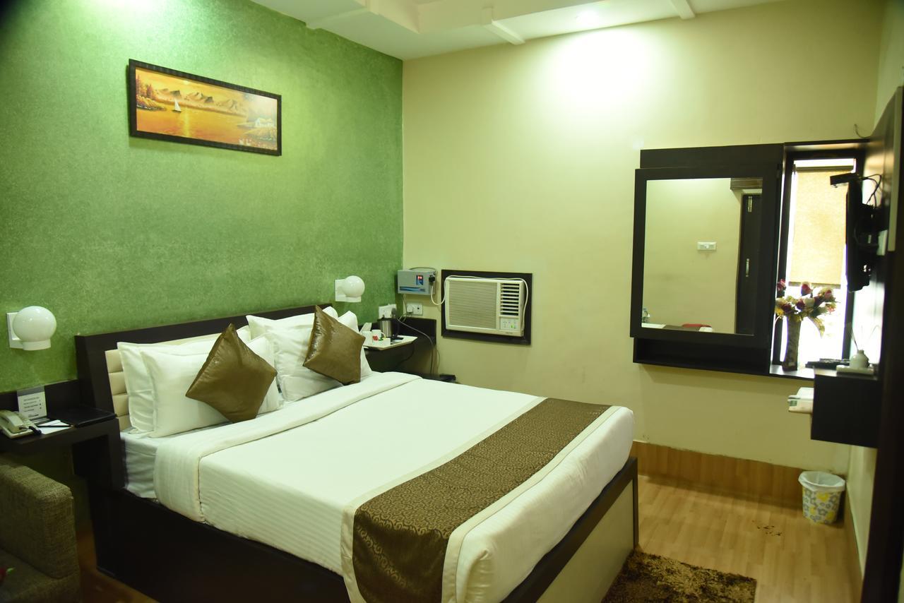 Rnb Select Vijay Delux Hotel Sultanpur  Exterior photo