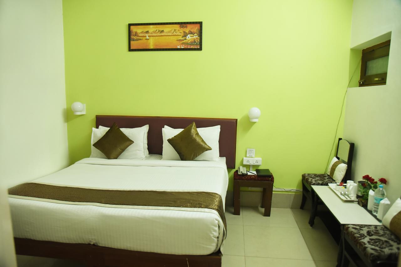 Rnb Select Vijay Delux Hotel Sultanpur  Exterior photo