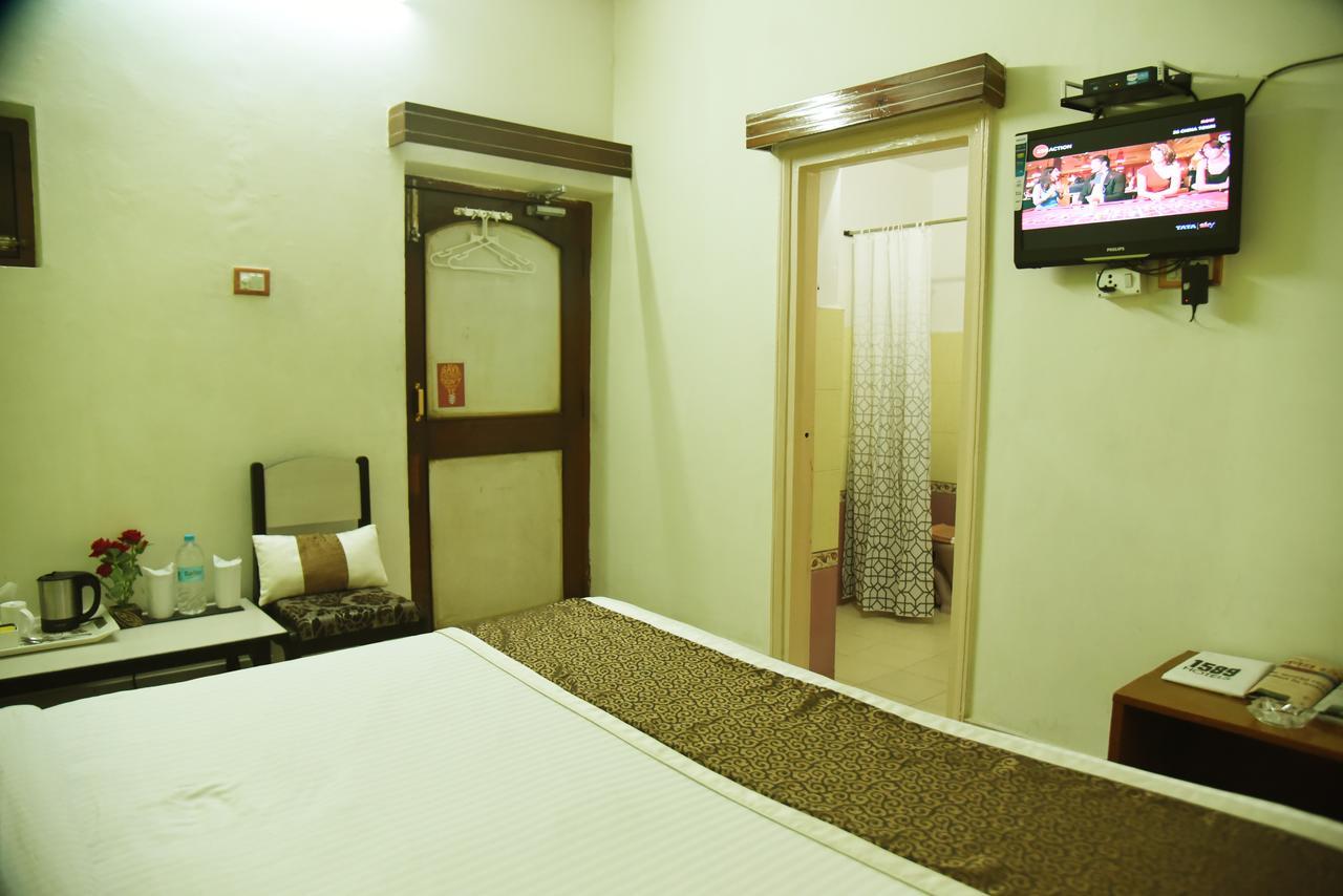 Rnb Select Vijay Delux Hotel Sultanpur  Exterior photo